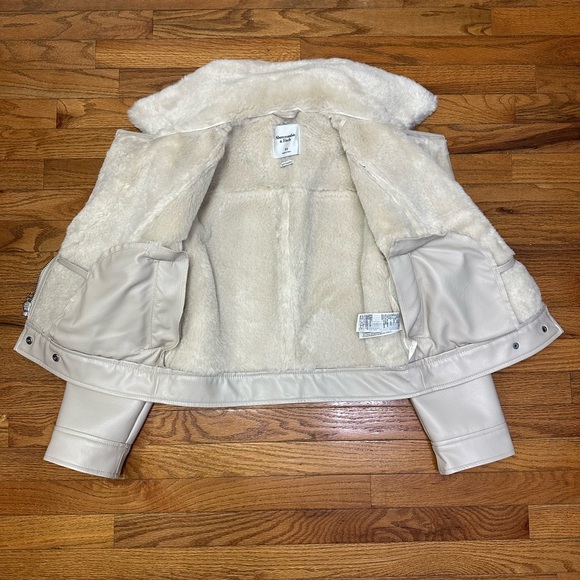 Abercrombie & Fitch Vegan Leather Shearling Biker Jacket - Picture 4 of 6